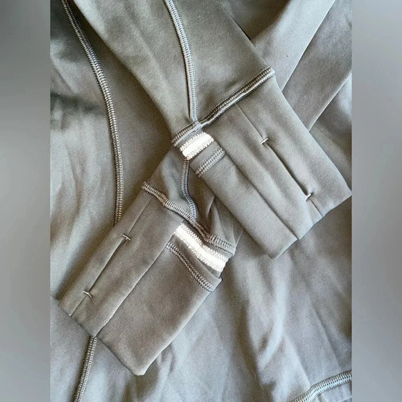 Lululemon Jacket Women’s 4 First Mile 1/2 Zip
Military Green - Picture 8 of 10